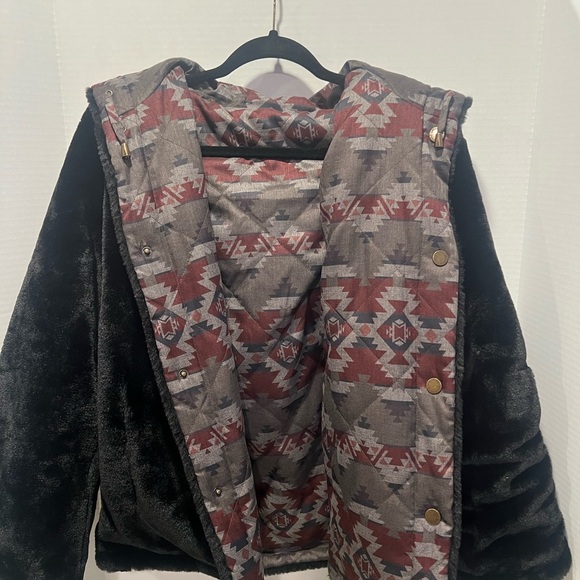 Pendleton Ladies’ Hooded Reversible Faux Fur/Native-Inspired Aztec Jacket - Picture 7 of 14